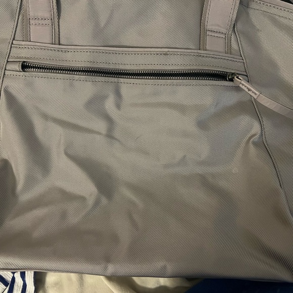 LULULEMON  free To Be Large 
Free To Be Gym / travel Bag in Dark Chrome Gray - Picture 10 of 10